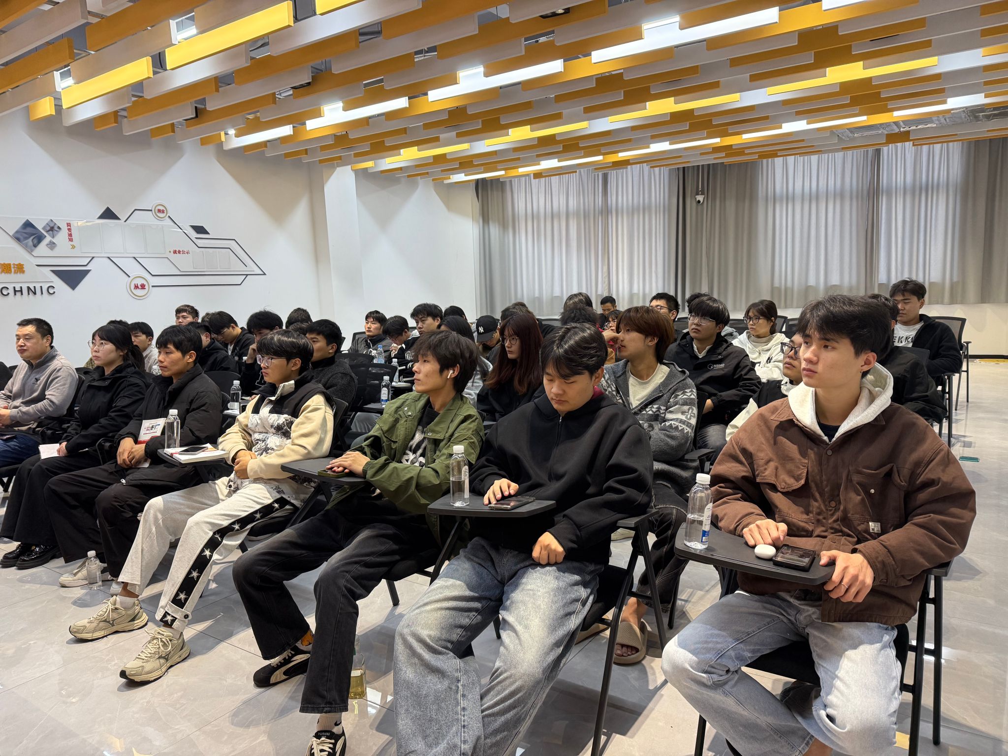 机械与汽车工程学院:就业赋能行动之二--福特4S店专场宣讲会